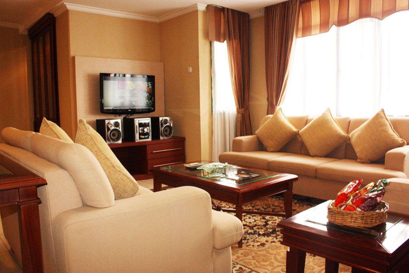 Penthouse Suite - Travellers Suites Medan